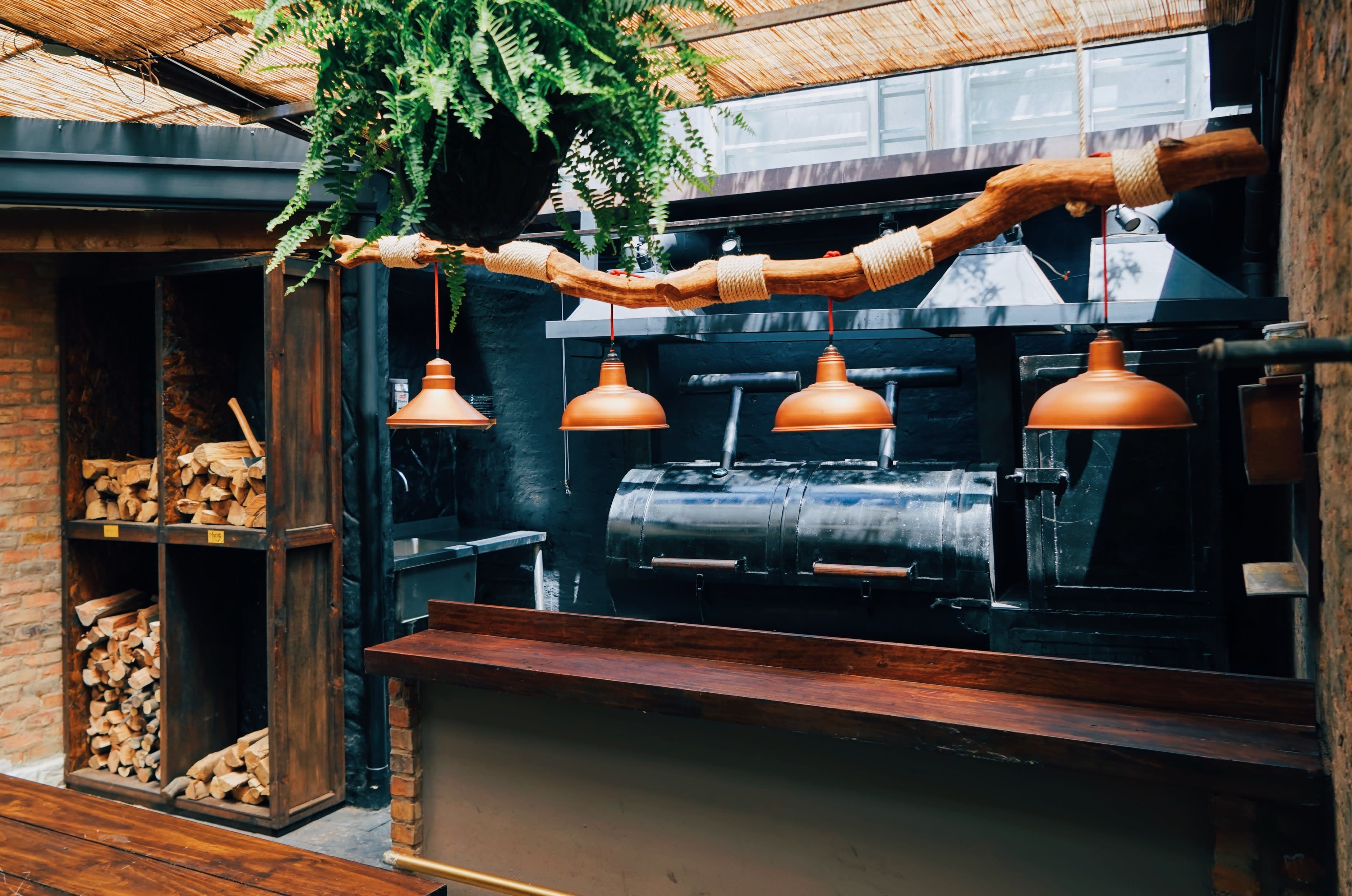 Oak Ahumados & Brebajes en Bogotá, Cundinamarca, Colombia - Restaurantes pet friendly