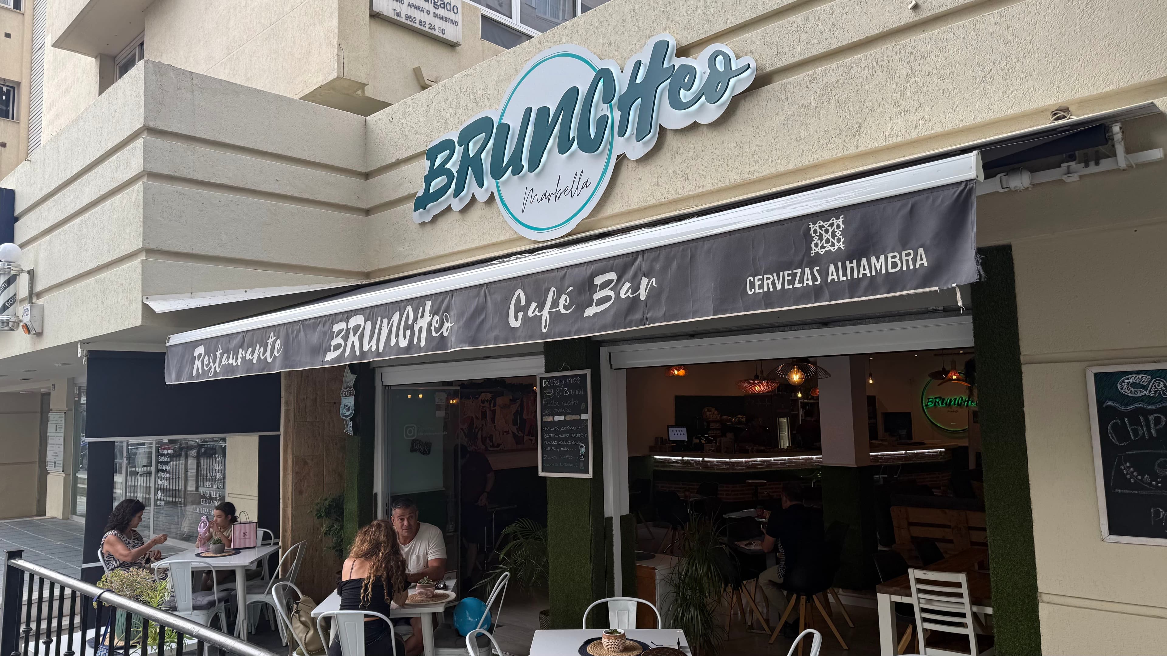 Bruncheo. Café Bar en Marbella, Andalucía, España - Restaurantes pet friendly