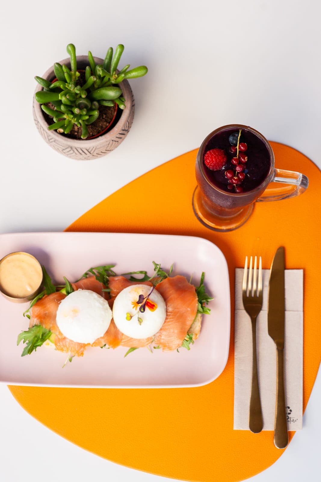 Bruncheo. Café Bar 2 en Marbella, Andalucía, España - Restaurantes pet friendly