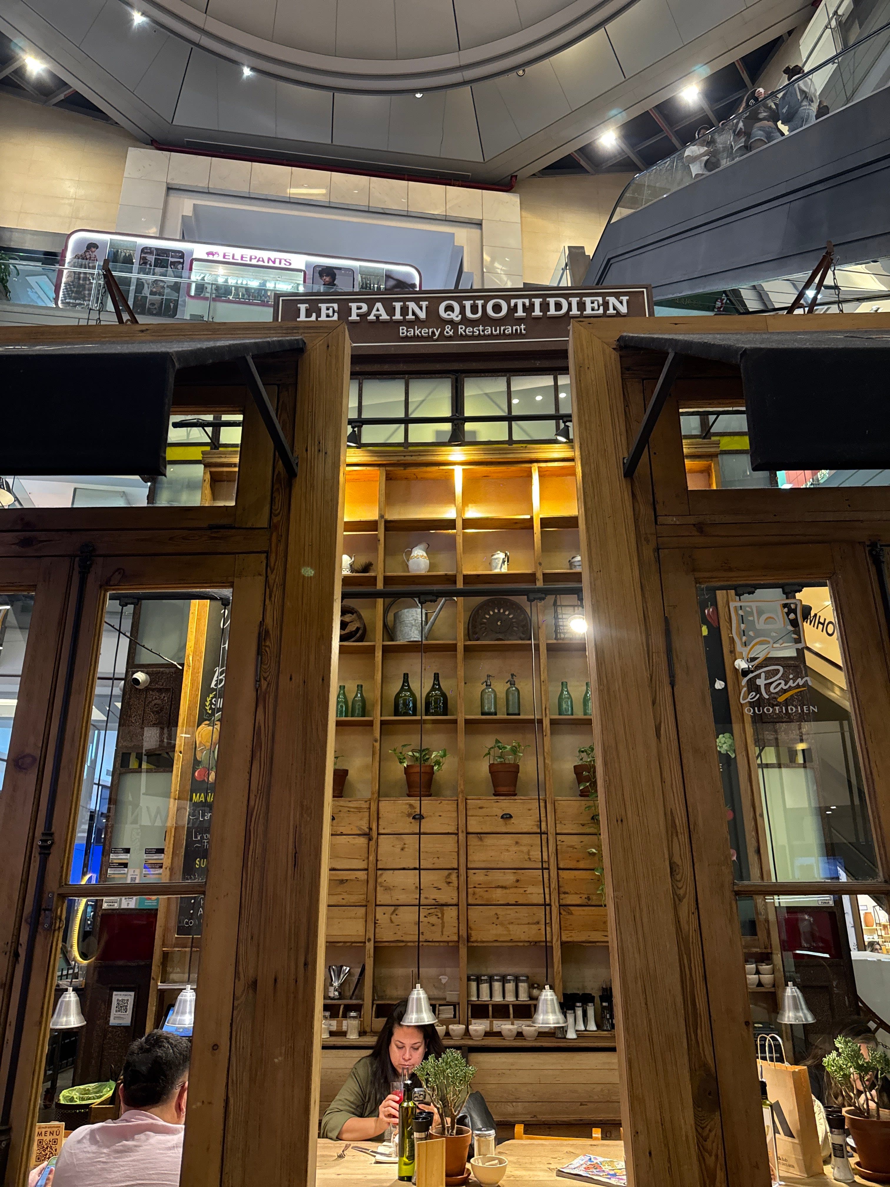 Le Pain Quotidien Palermo 2 en Buenos Aires, Buenos Aires, Argentina - Cafeterias pet friendly