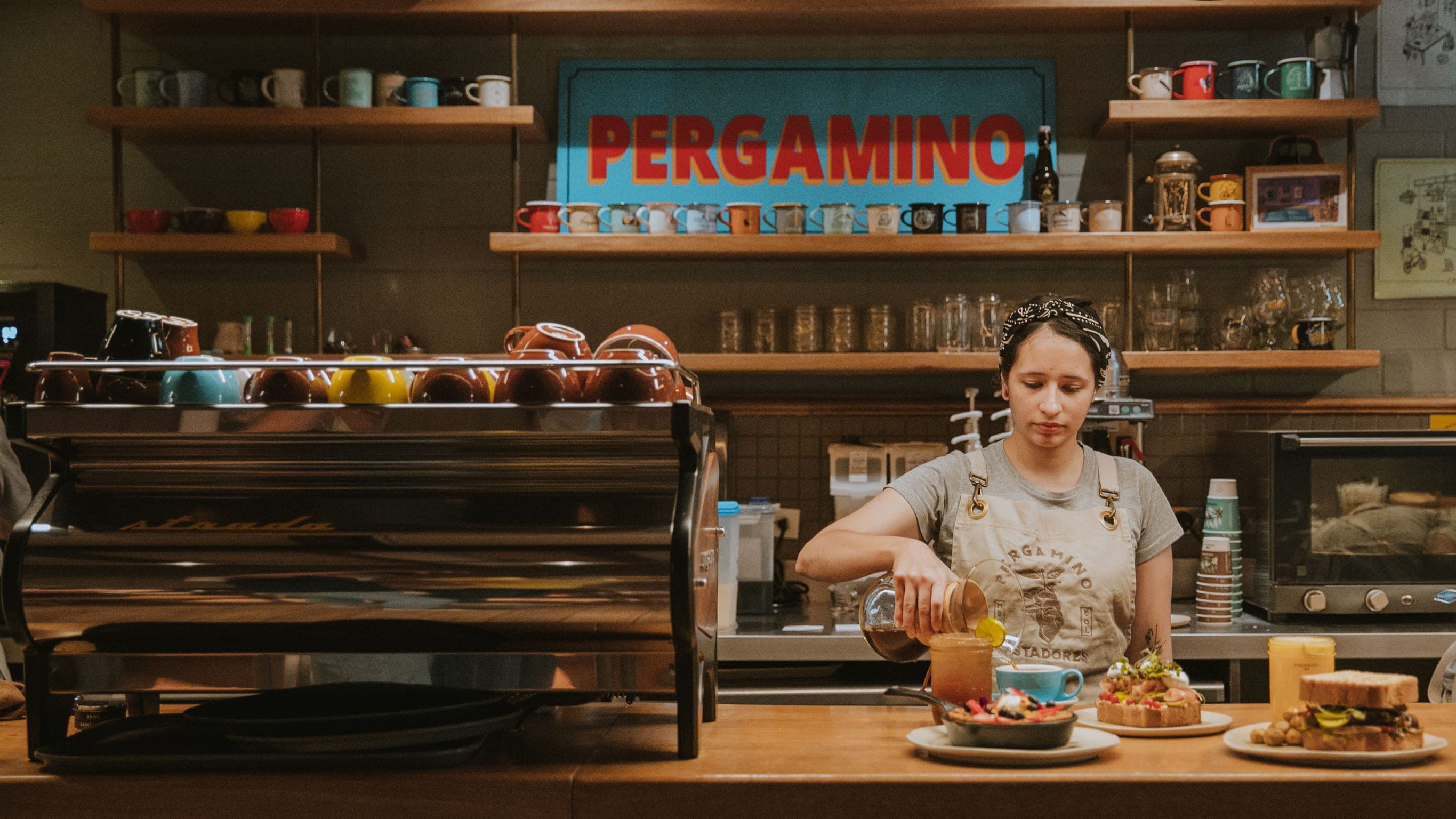 PERGAMINO Coffee Via Primavera en Medellín, Antioquia, Colombia - Cafeterias pet friendly
