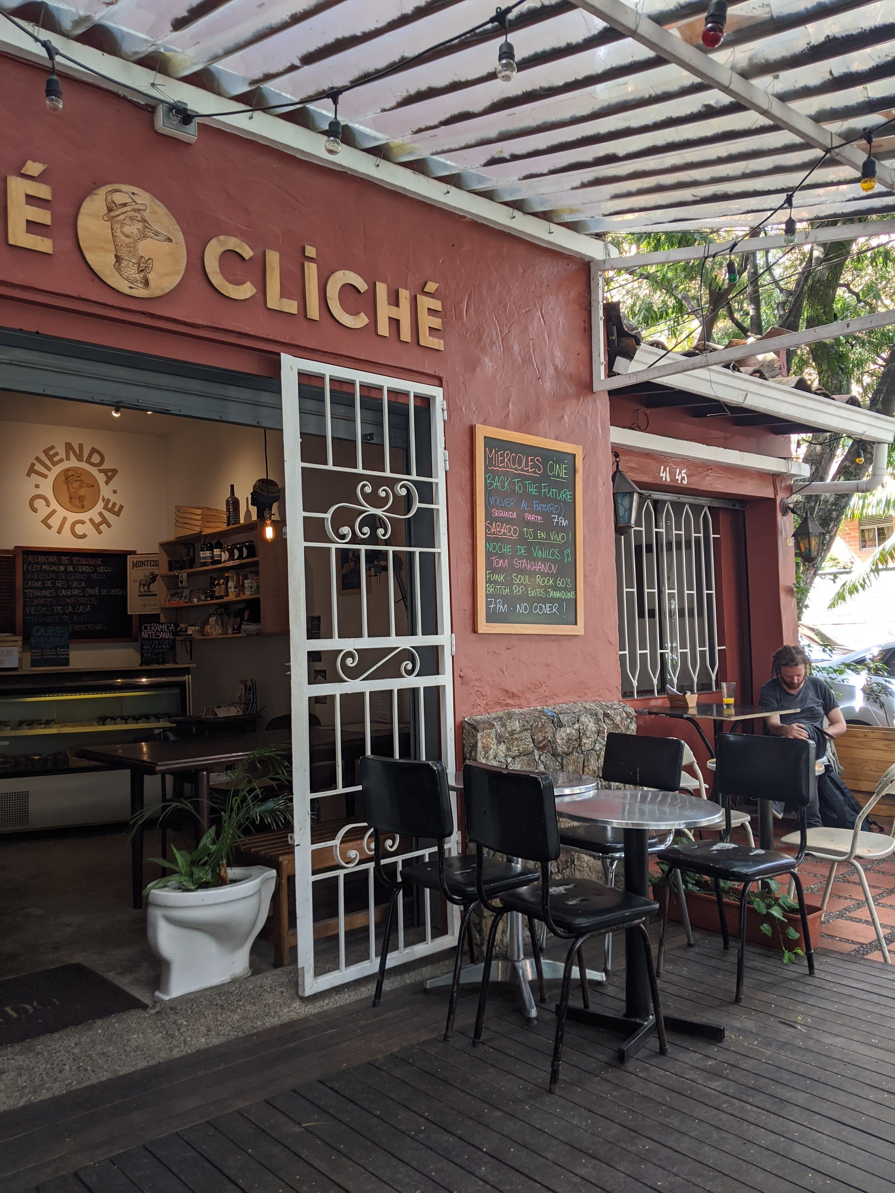 Café Cliché en Medellín, Antioquia, Colombia - Cafeterias pet friendly