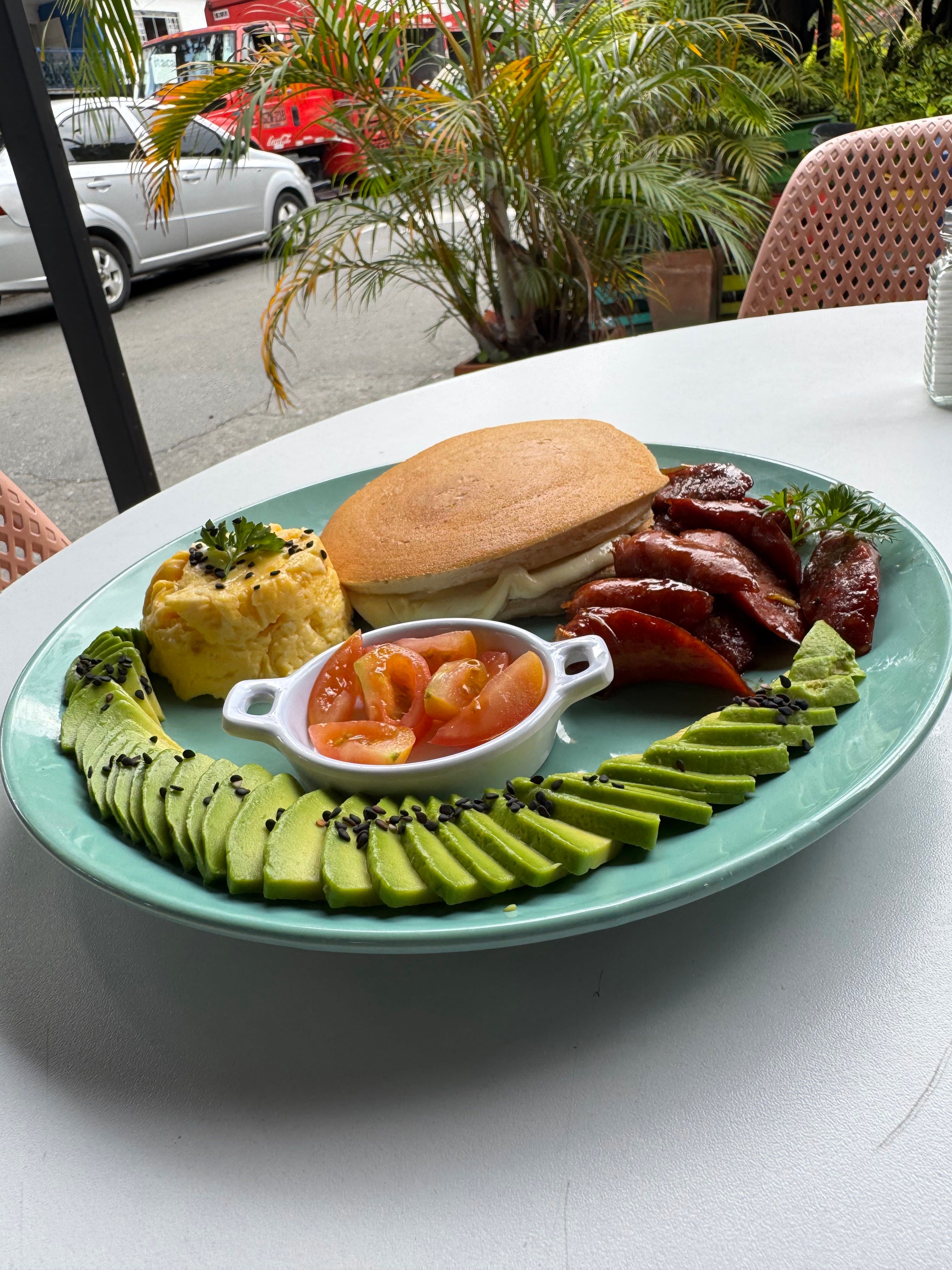 Ahimonetti Brunch Club: Cafetería Donde Tu Mascota Es Bienvenida 3 en Medellín, Antioquia, Colombia - Cafeterias pet friendly