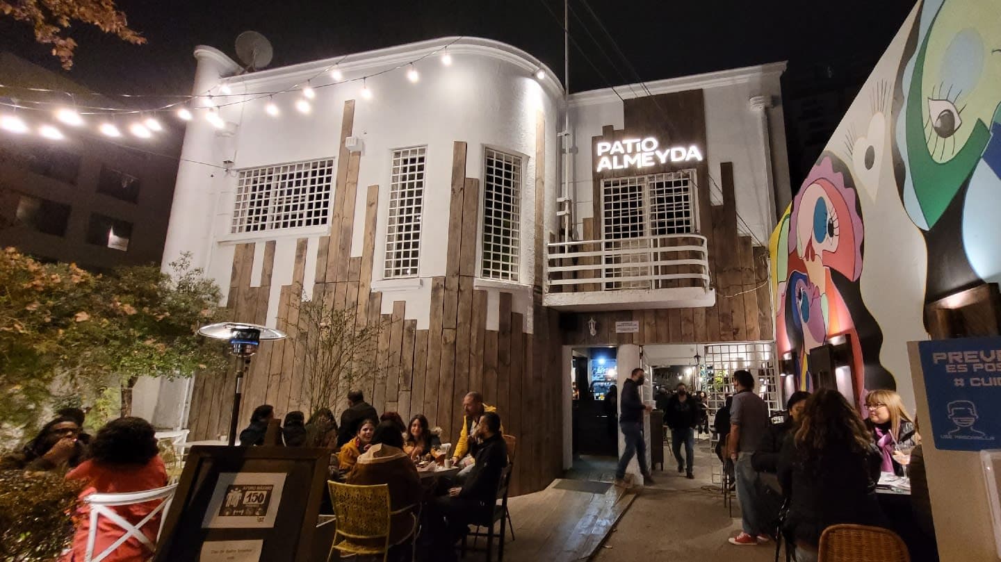 Patio Almeyda 2 en Santiago, Metropolitana de Santiago, Chile - Restaurantes pet friendly