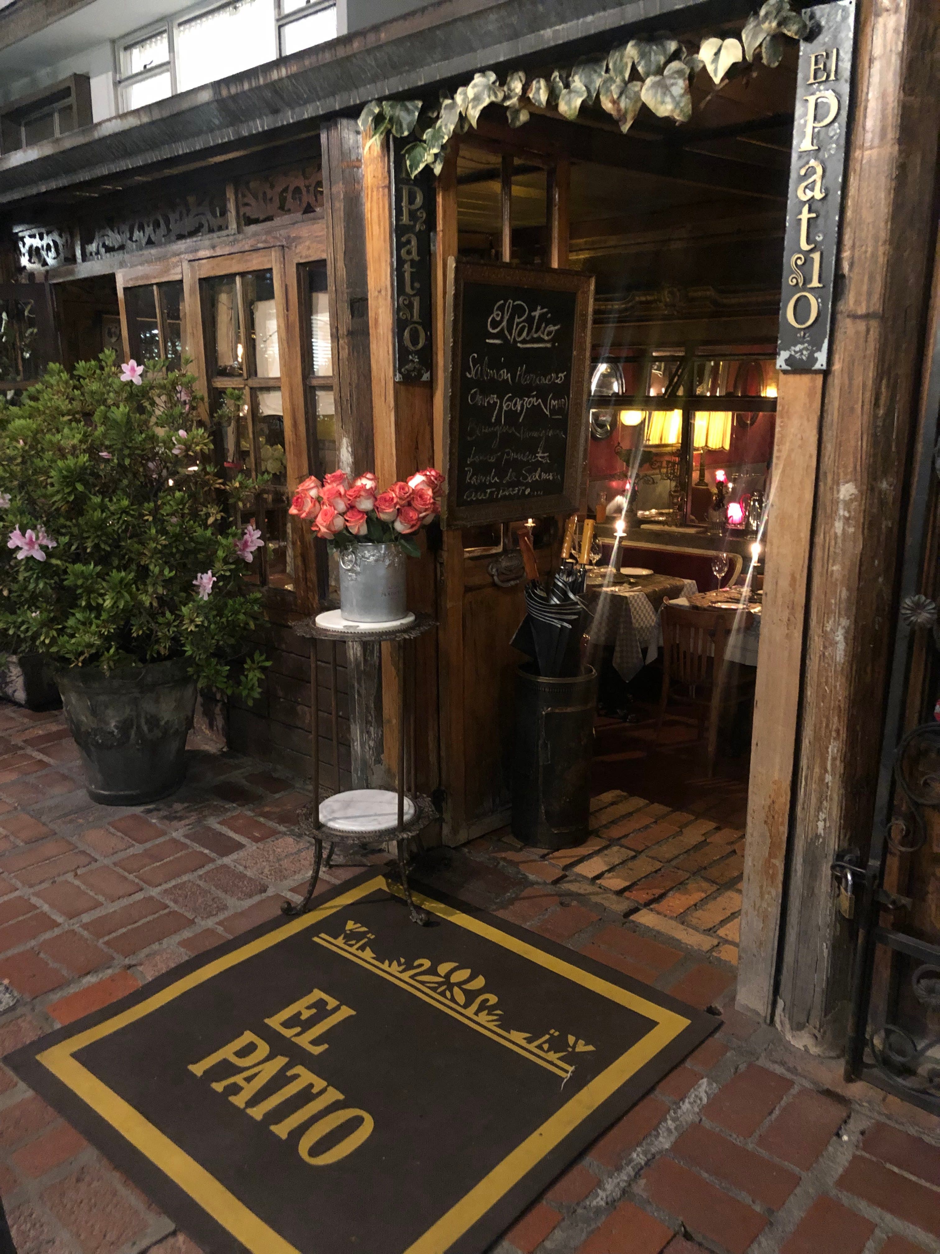 El Patio Café en Bogotá, Cundinamarca, Colombia - Restaurantes pet friendly