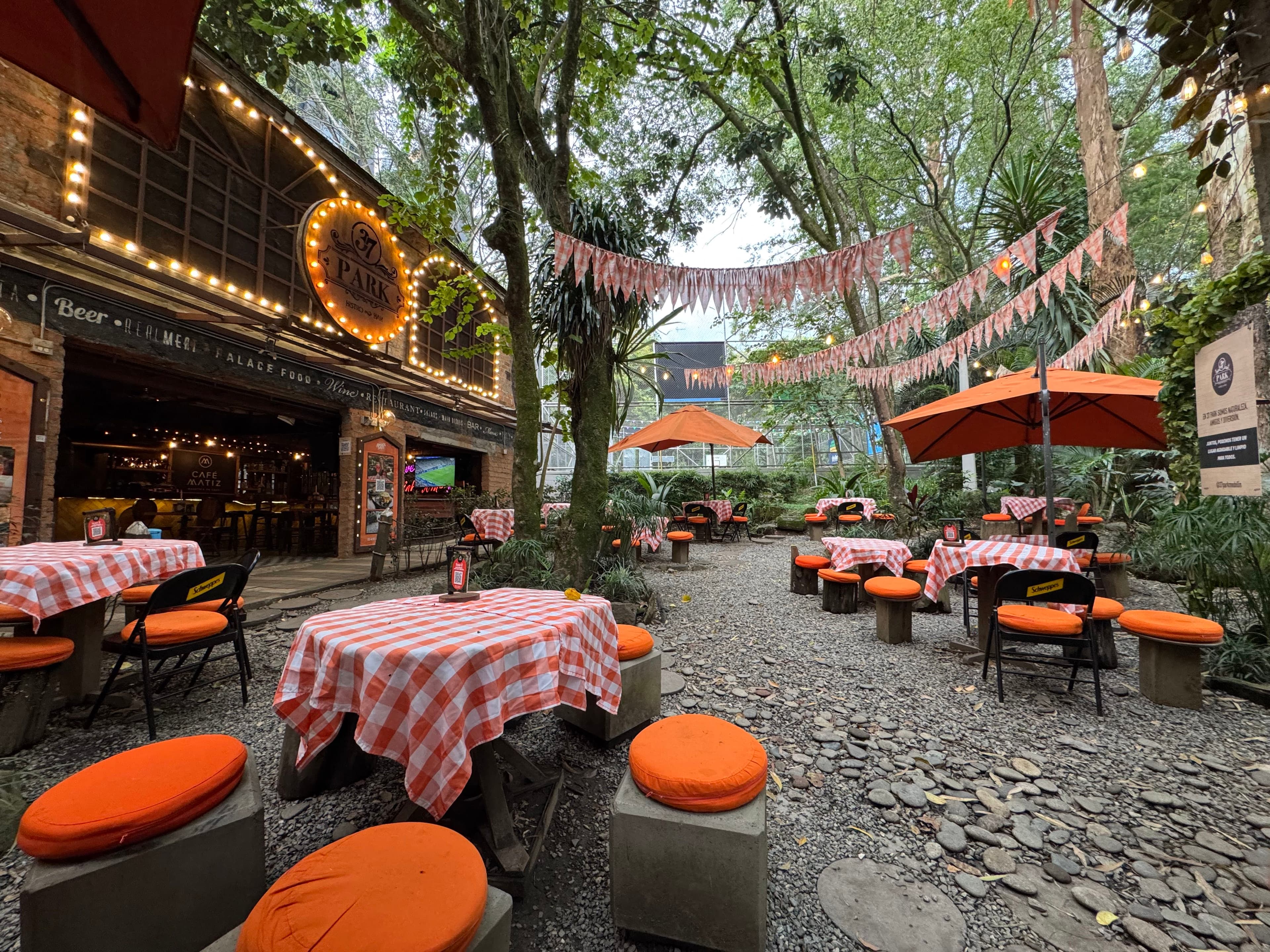 37 Park Medellín en Medellín, Antioquia, Colombia - Cafeterias pet friendly