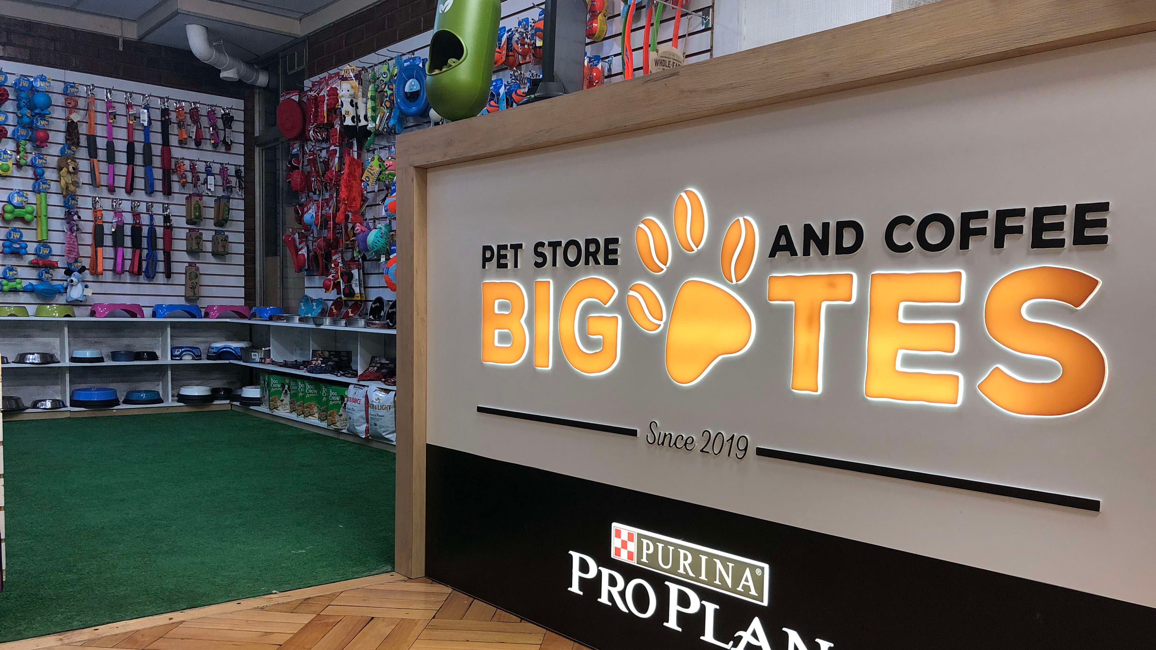 Bigotes Pet & Coffee en Santiago, Metropolitana de Santiago, Chile - Restaurantes pet friendly