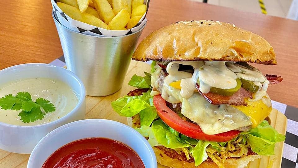 Hambrientos Providencia en Santiago, Metropolitana de Santiago, Chile - Restaurantes pet friendly