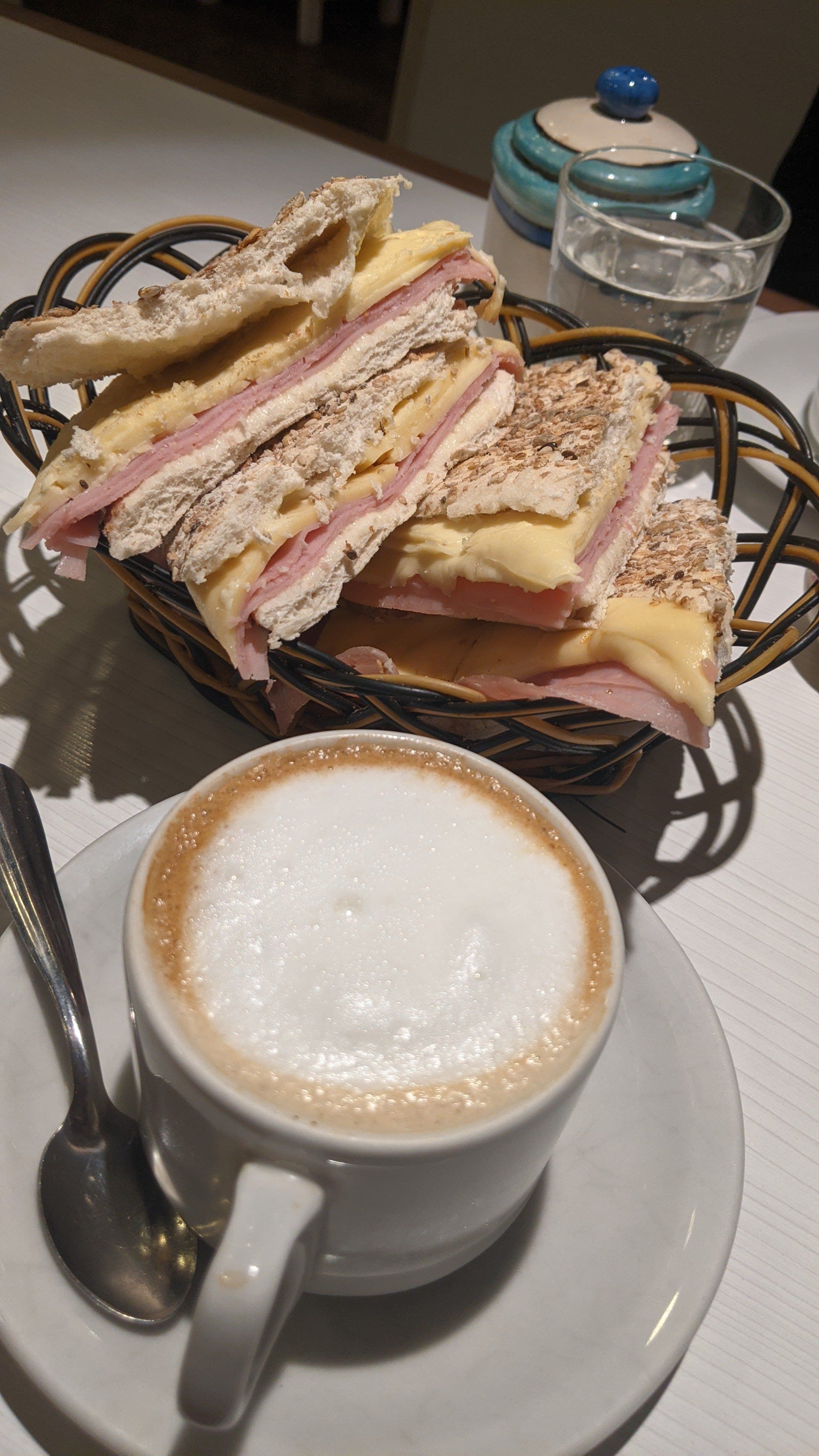 Argentina Café 3 en Tafí Viejo, Tucumán, Argentina - Restaurantes pet friendly