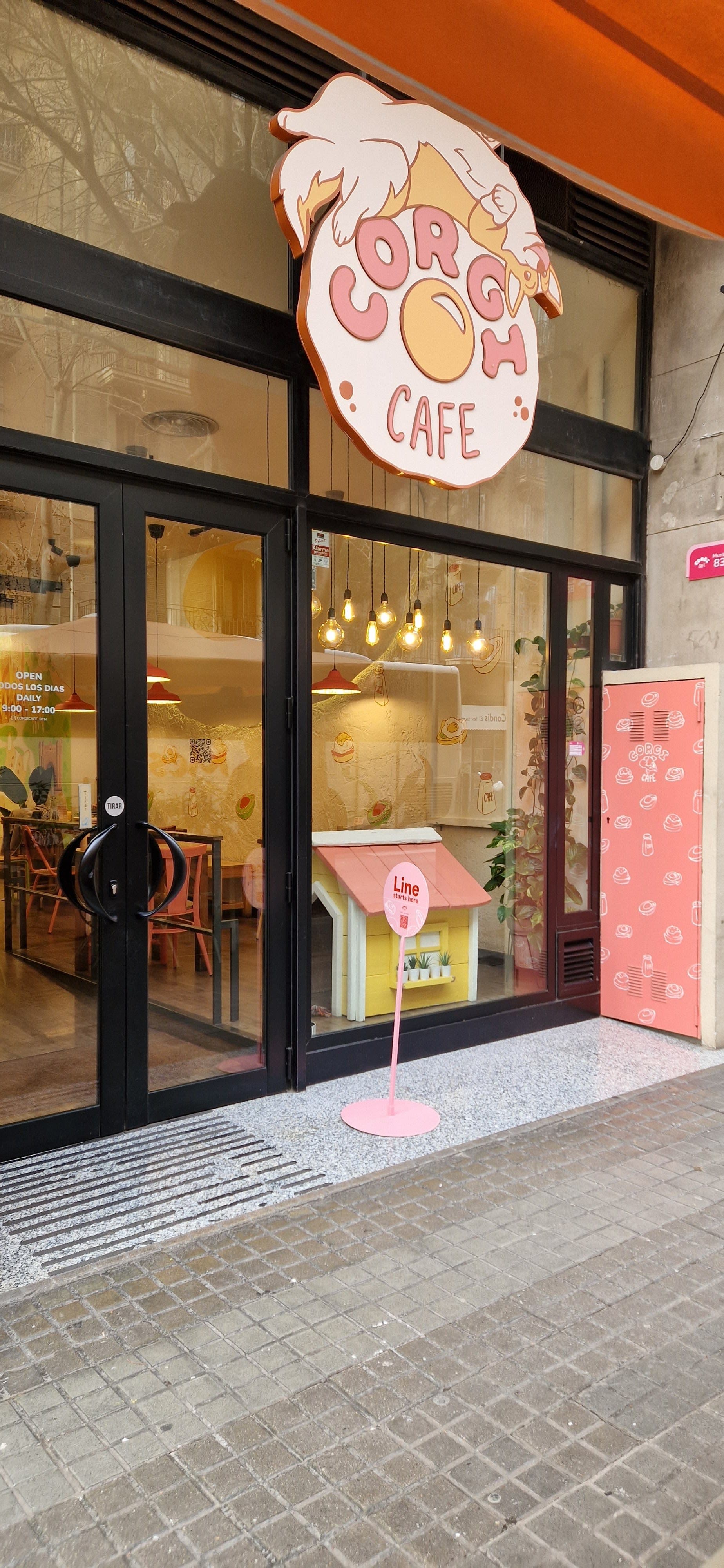Corgi Cafe 2 en Barcelona, Cataluña, España - Restaurantes pet friendly