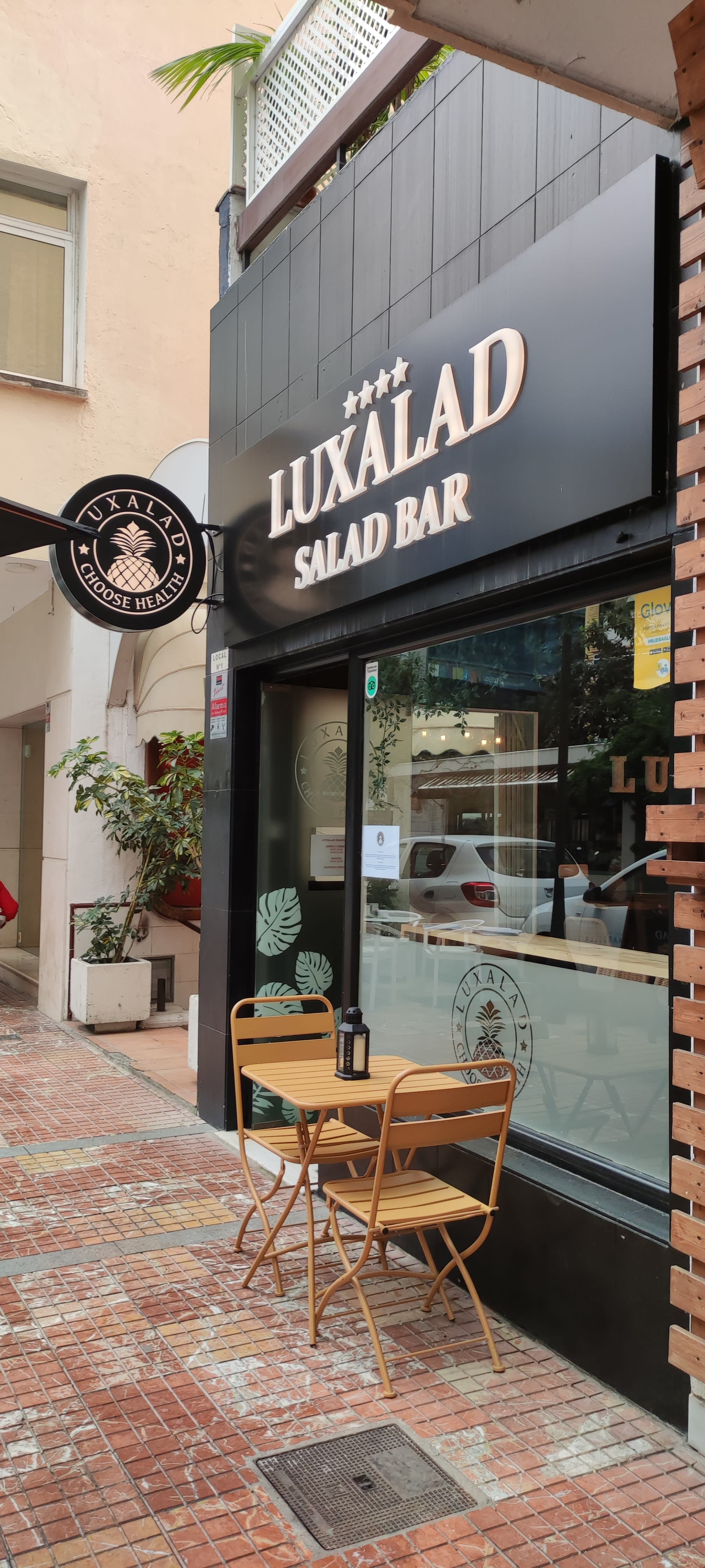 Luxalad Salad Bar Marbella en Marbella, Andalucía, España - Restaurantes pet friendly