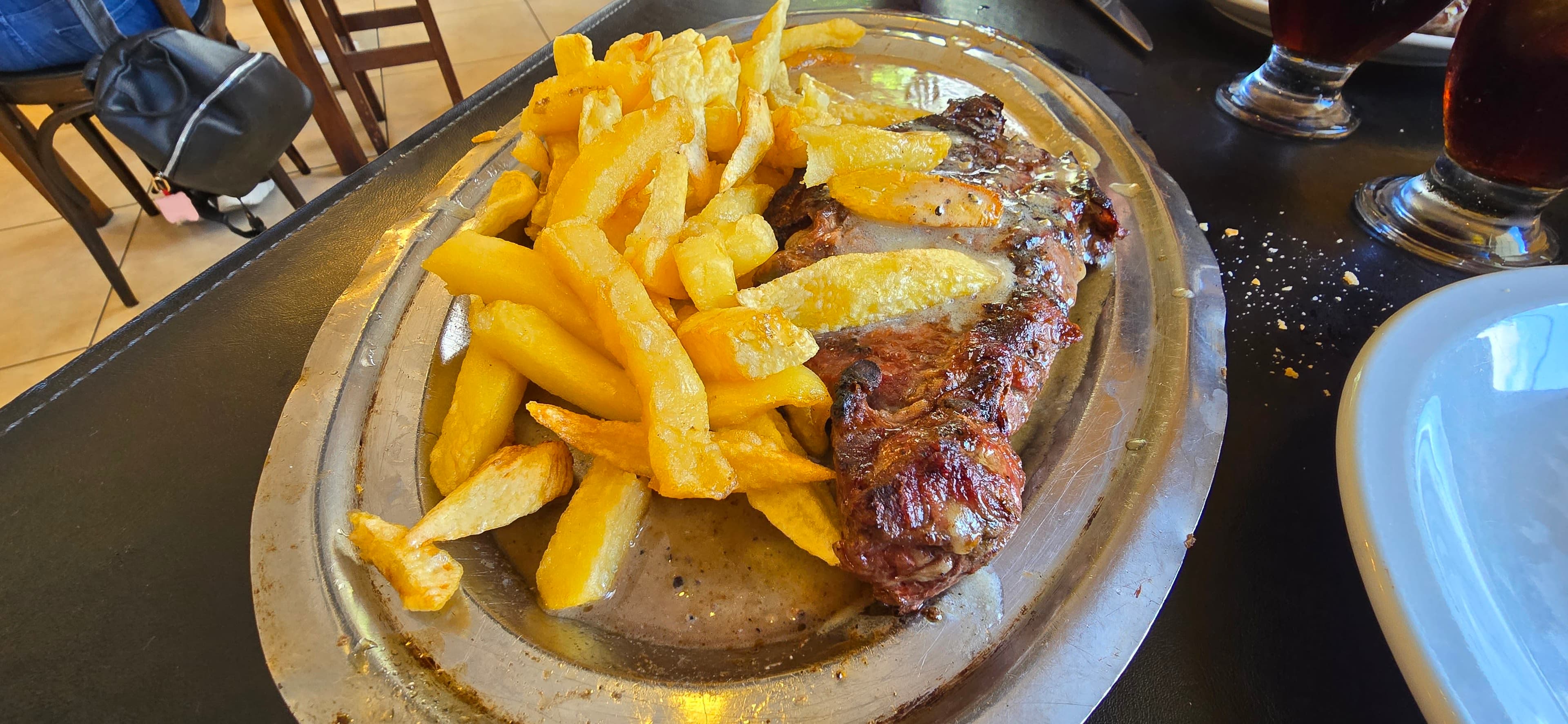 La Querencia Parrilla 3 en San Miguel de Tucumán, Tucumán, Argentina - Restaurantes pet friendly