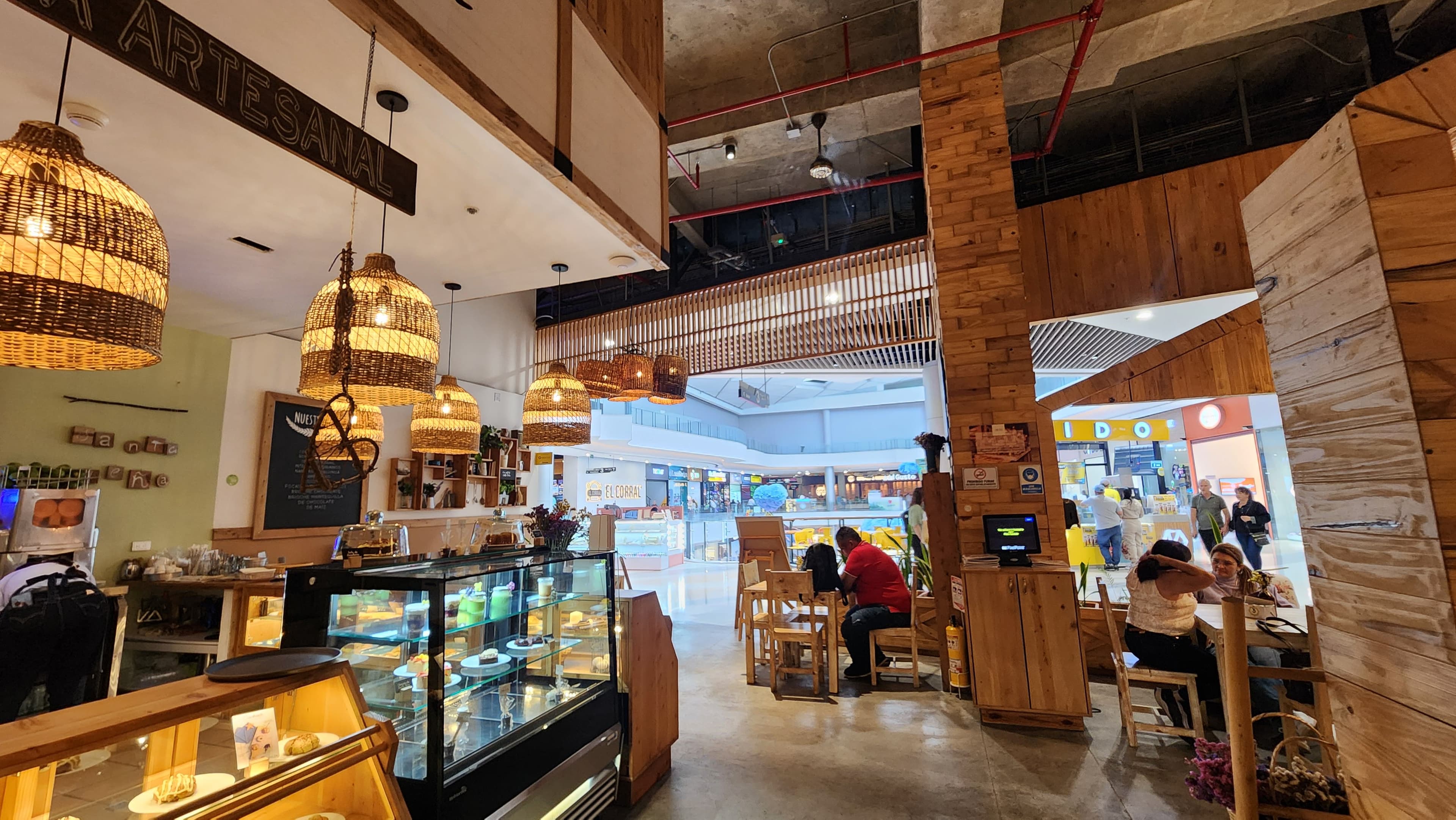 Santa Leña Parque Fabricato 2 en Bello, Antioquia, Colombia - Cafeterías y restaurantes pet friendly