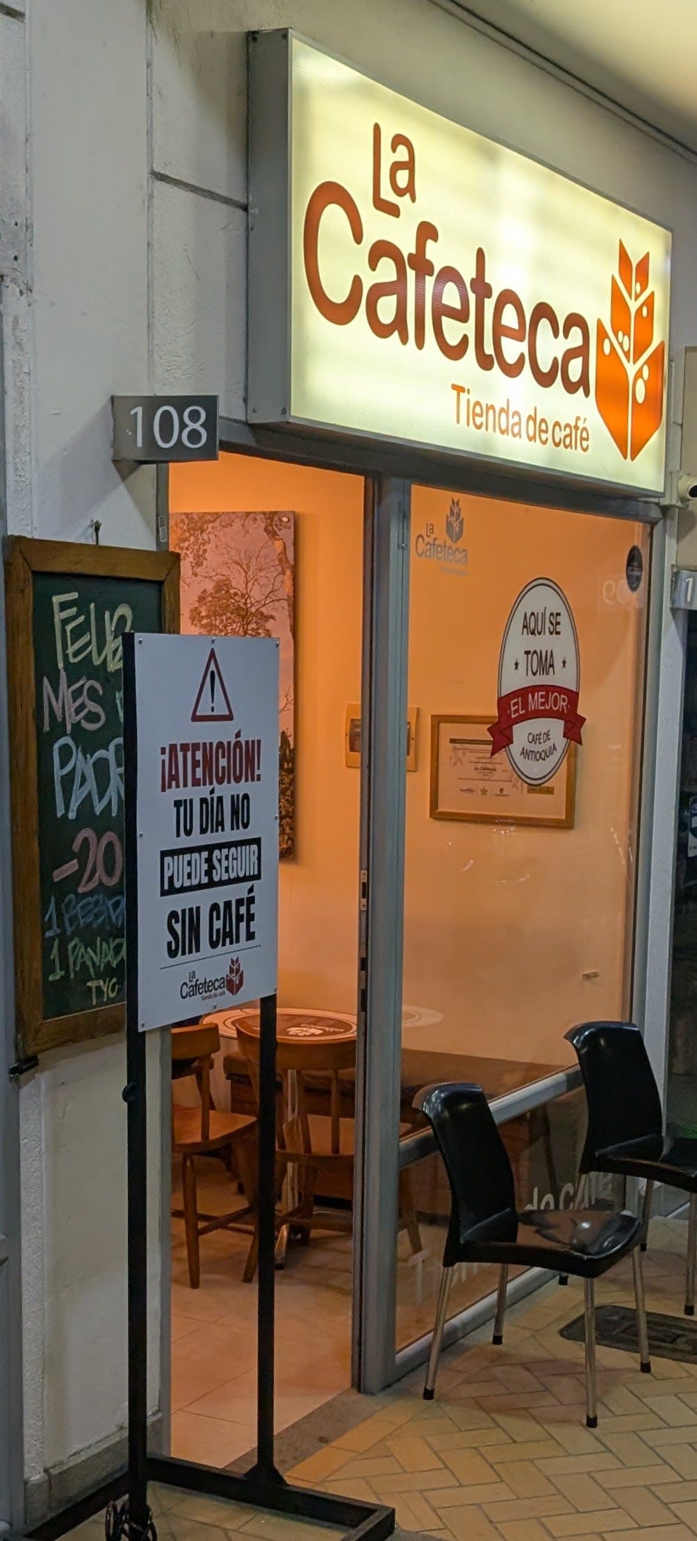 La Cafeteca 3 en Bello, Antioquia, Colombia - Cafeterías y restaurantes pet friendly