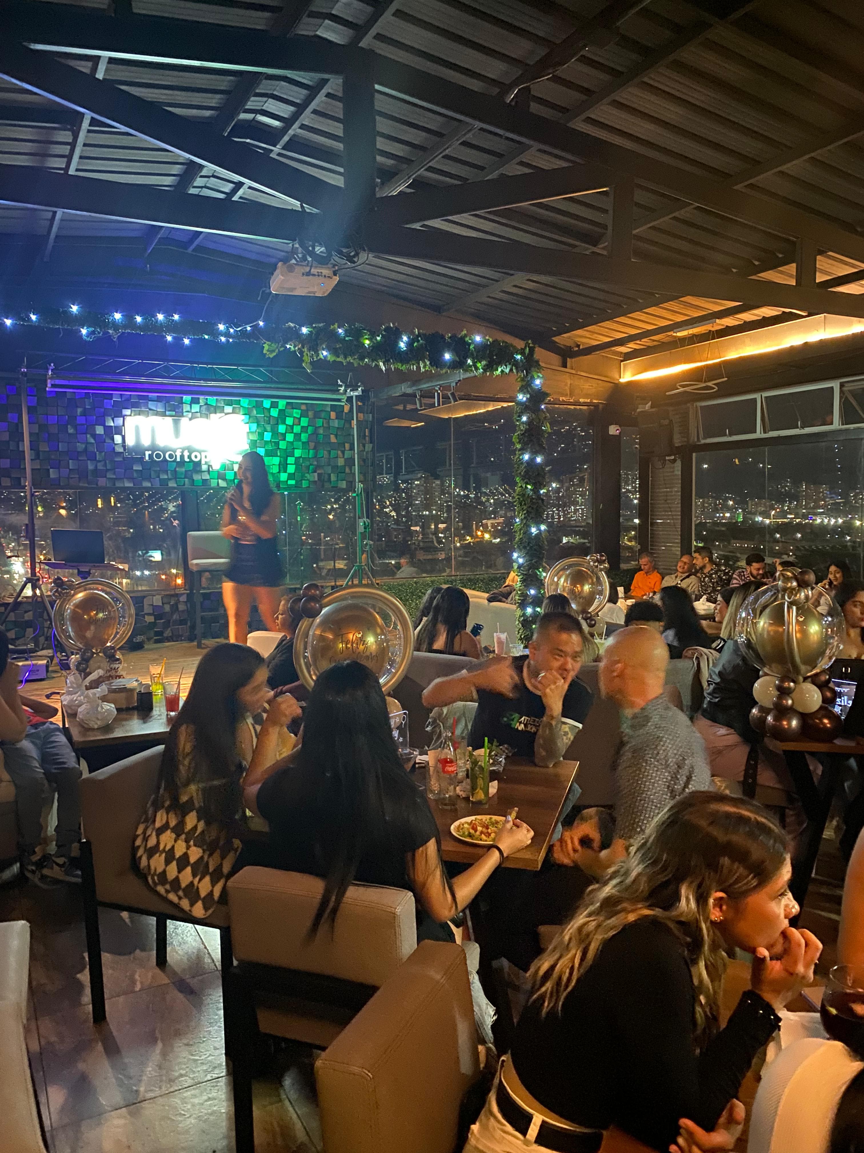 Muska Rooftop en Bello, Antioquia, Colombia - Cafeterías y restaurantes pet friendly