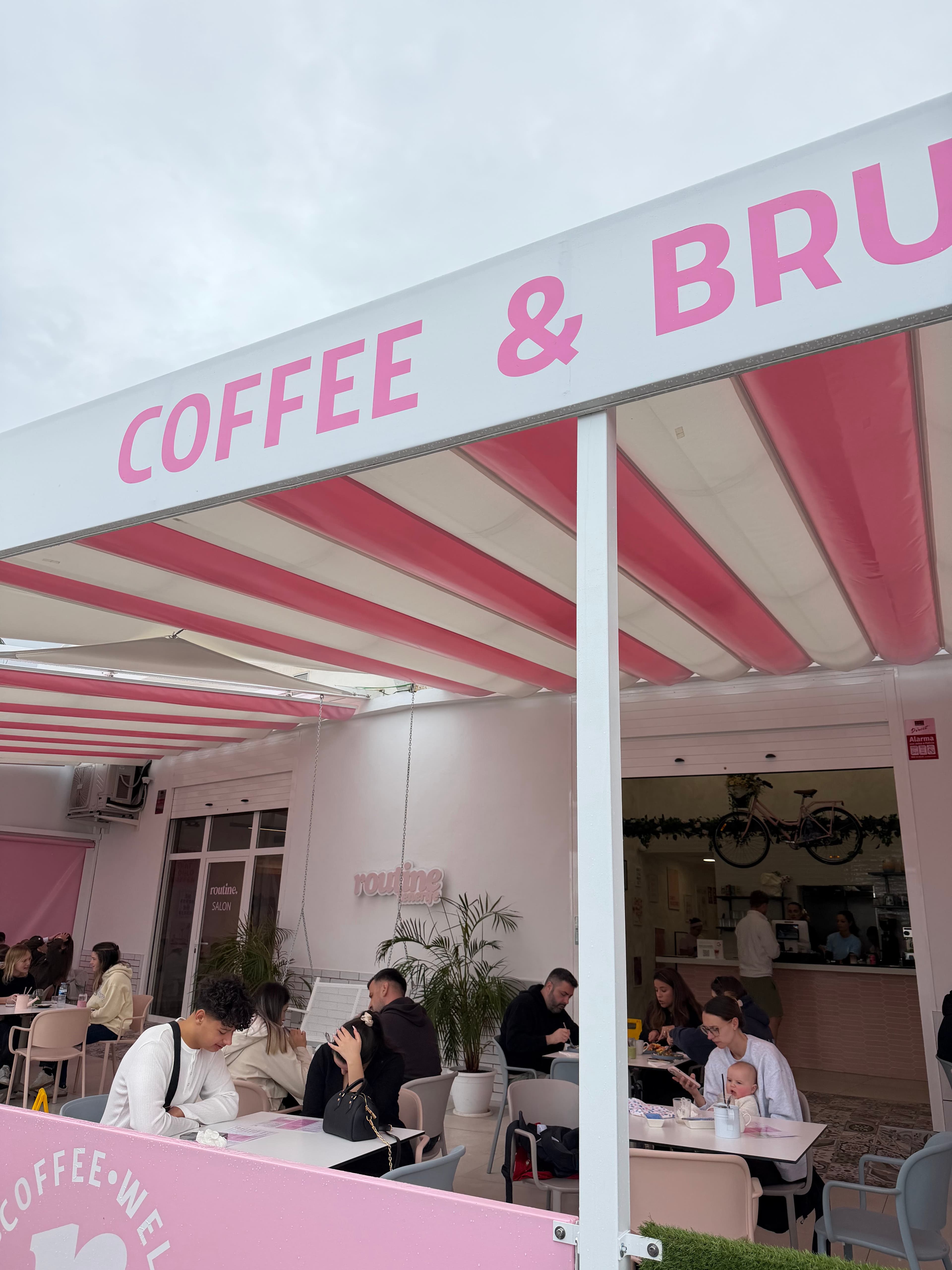 Routine Tenerife Cafe 3 en Canarias, España - Cafeterías y restaurantes pet friendly