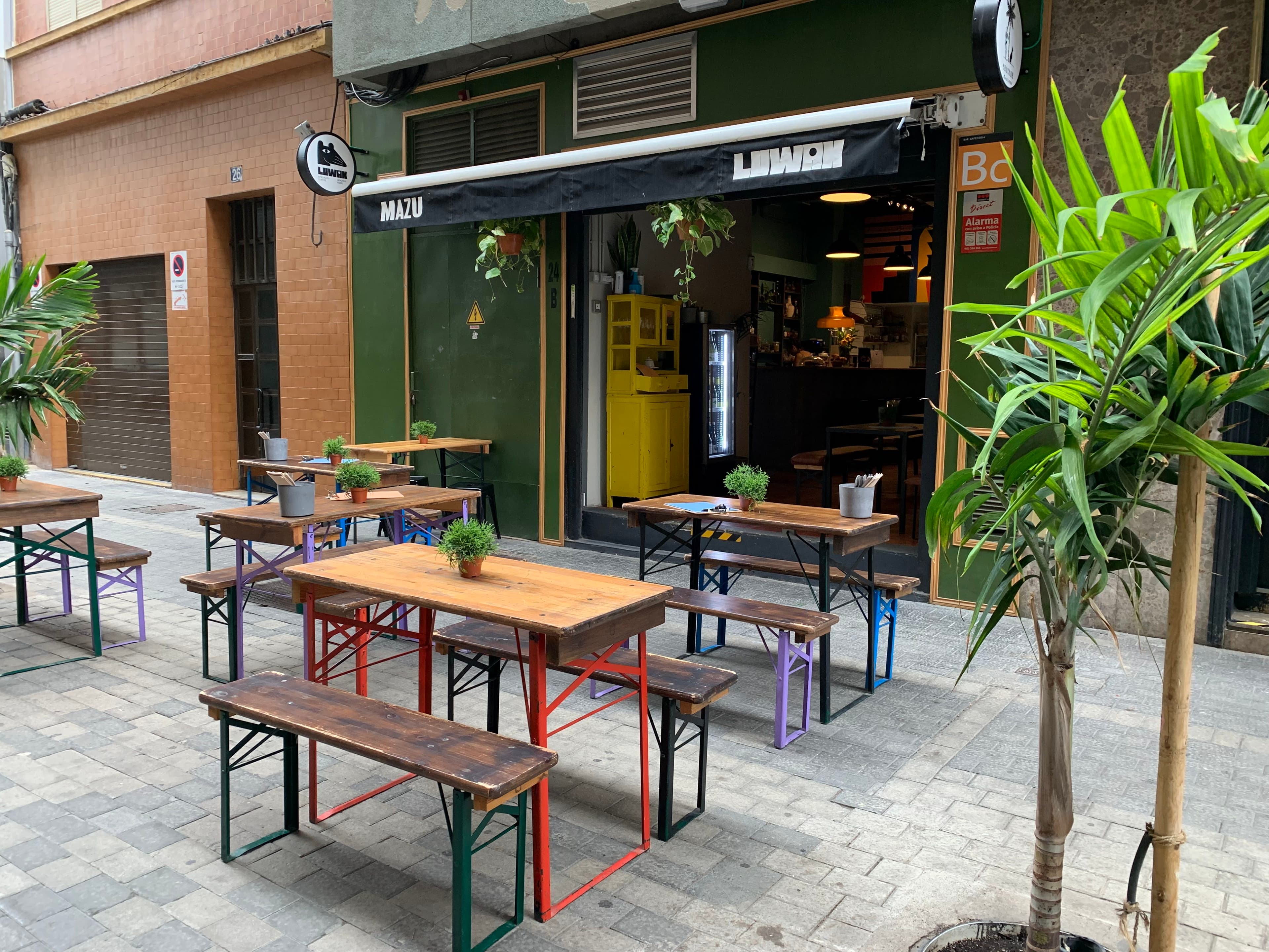 LUWAK Speciality Coffee and Wine Bar .
