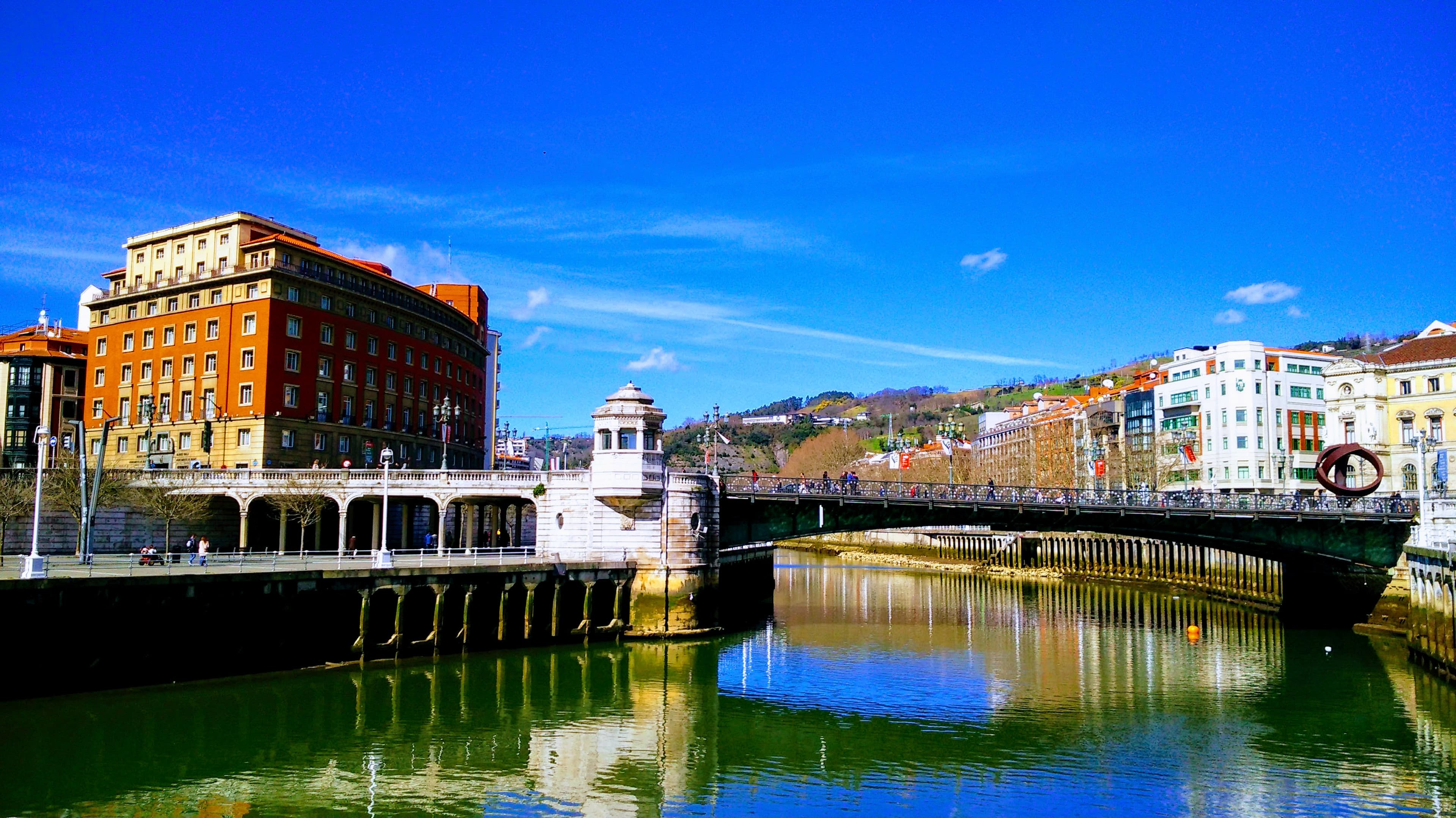Parking Indigo, Arenal, Bilbao, Céntrico 2 en Bilbao, País Vasco, España - Parques pet friendly