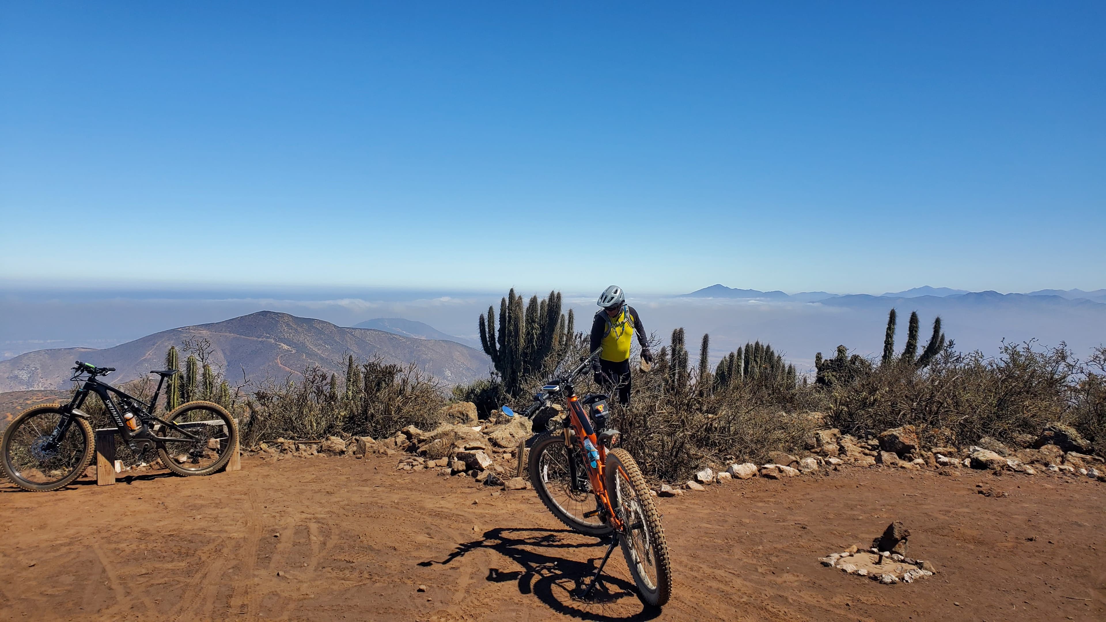 Cerro el Jote 2 en Vicuña, Coquimbo, Chile - Caminatas, senderismo y rutas