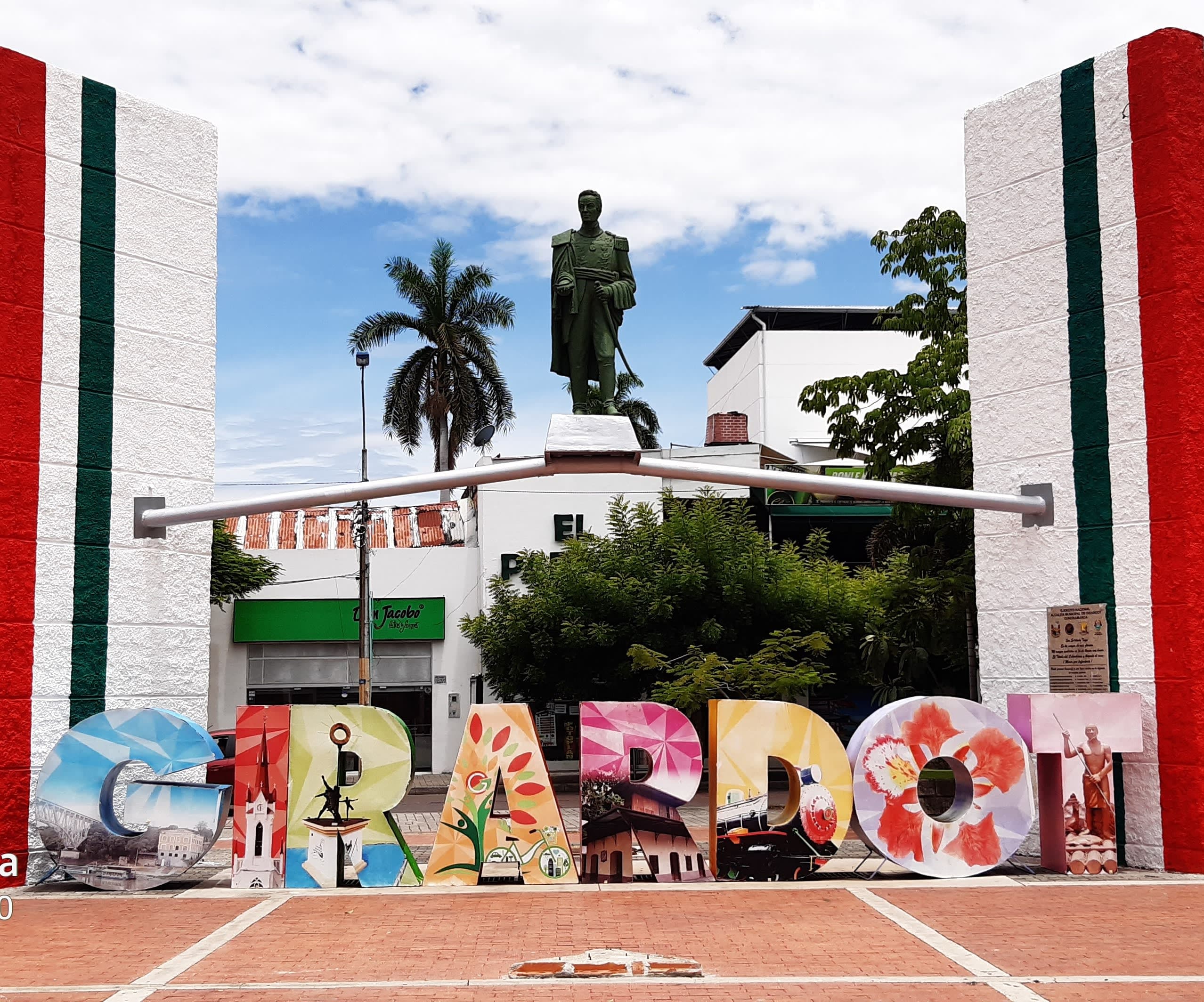 Plaza Principal, Girardot 2 en Girardot, Cundinamarca, Colombia - Caminatas, senderismo y rutas