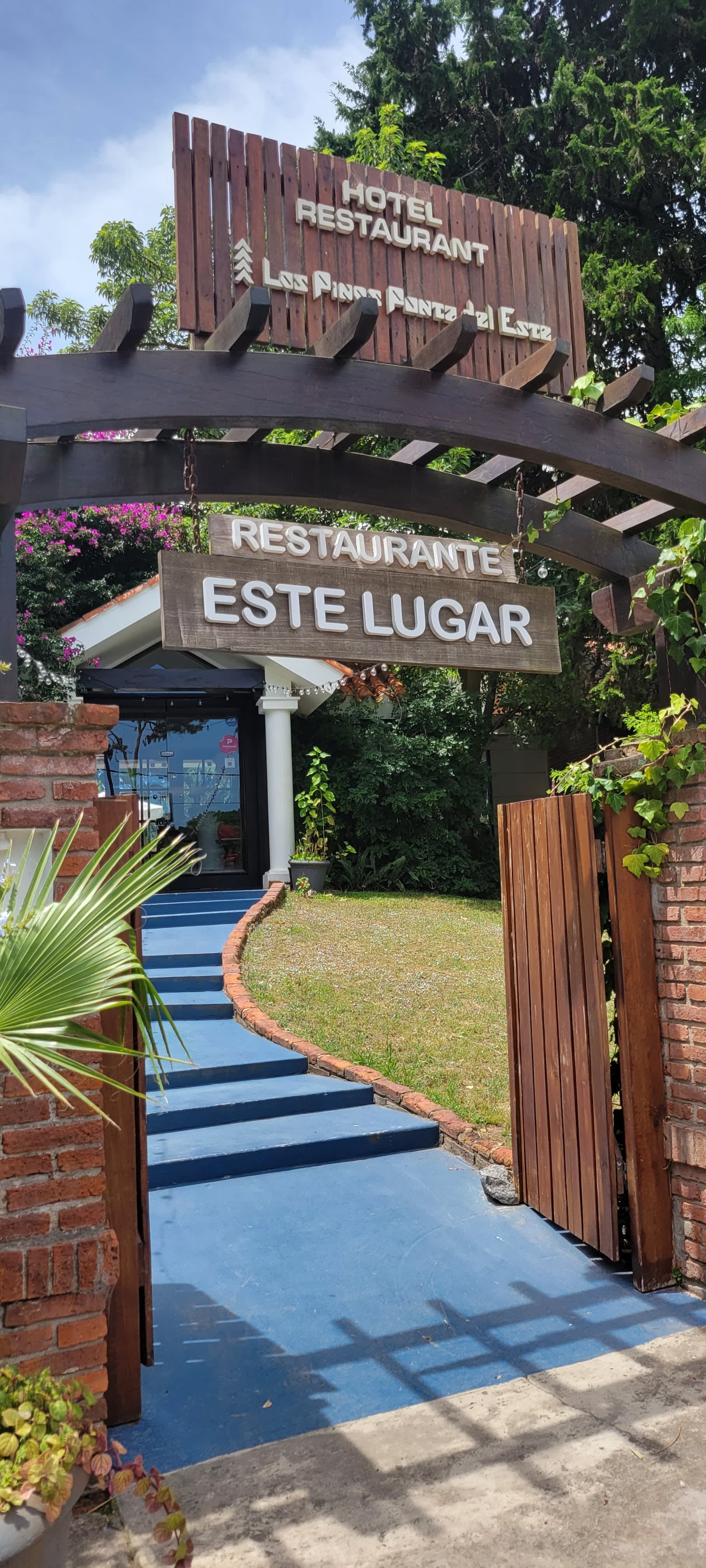 Este Lugar: Restaurante Donde Tu Mascota Es Bienvenida