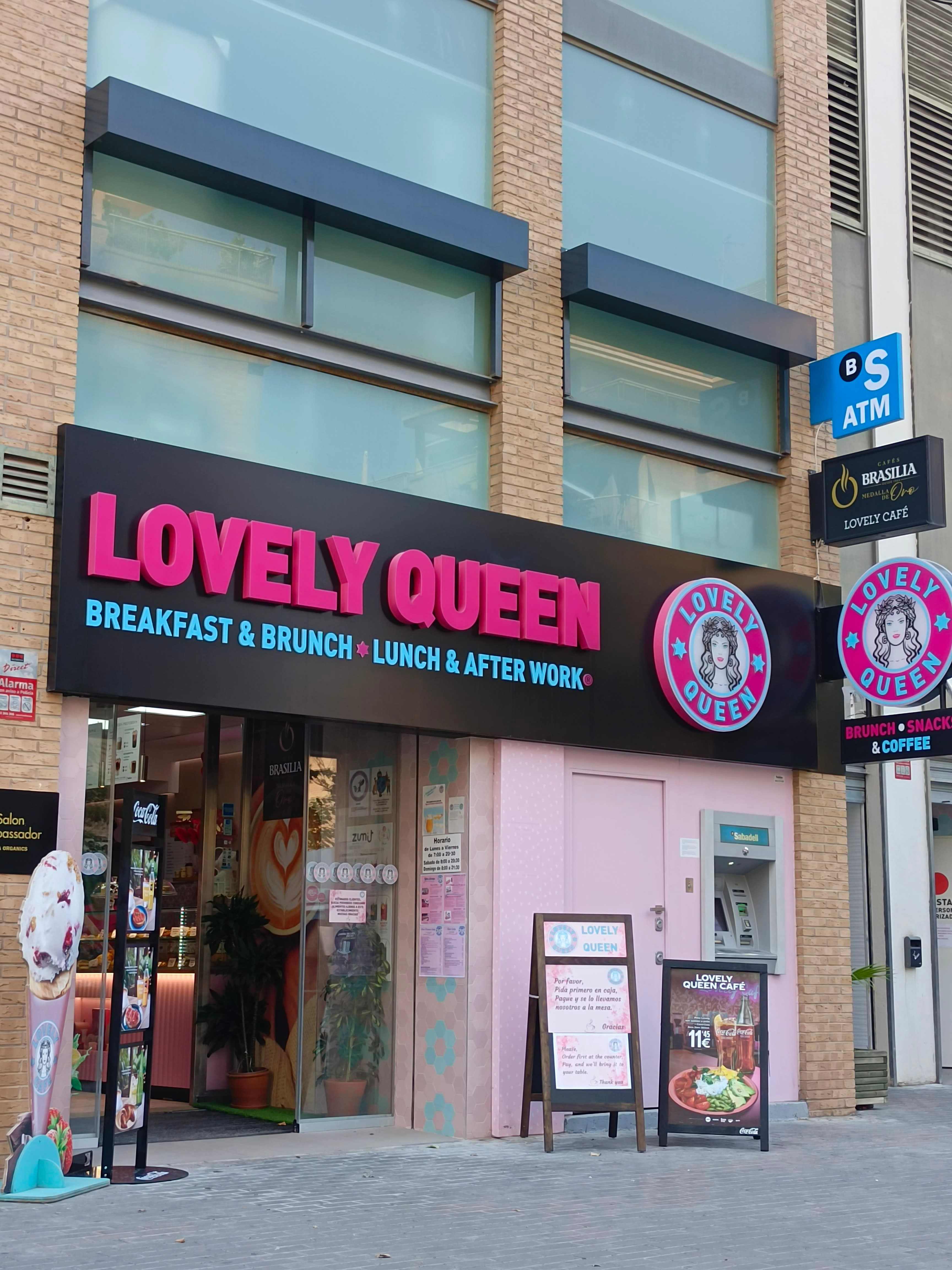 Lovely Queen Cafe