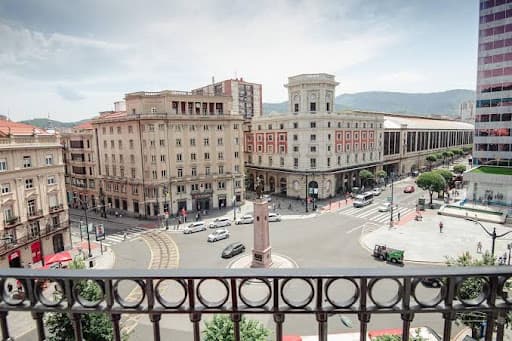 LATROUPE La Granja Hostel Bilbao
